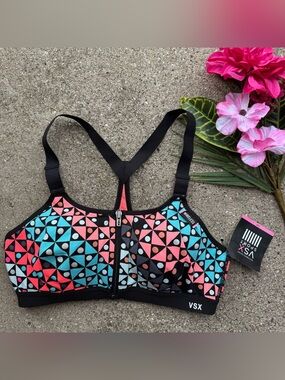 NWT Victoria’s Secret VSX Wireless Sports Bra Size 34B